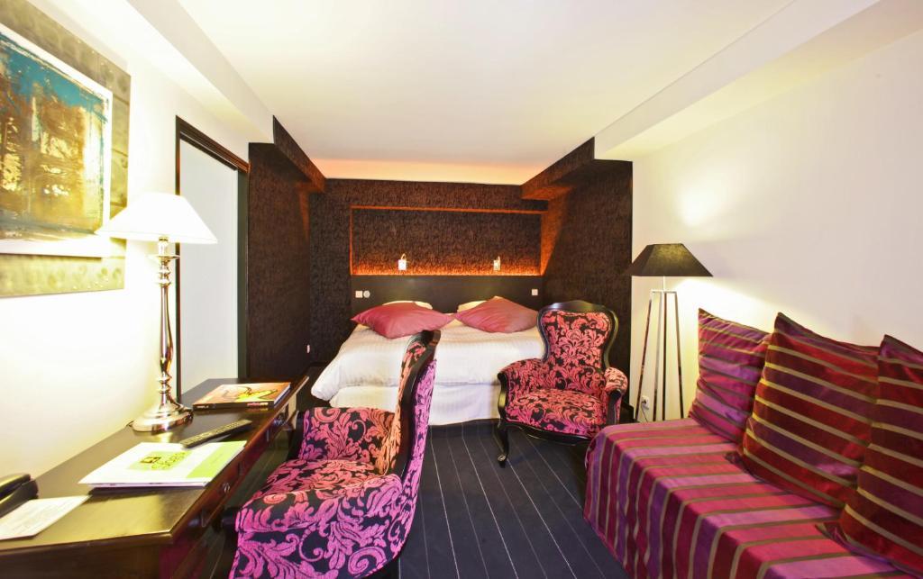 Logis Auberge De La Truffe - Hotel De La Truffe Sorges Phòng bức ảnh